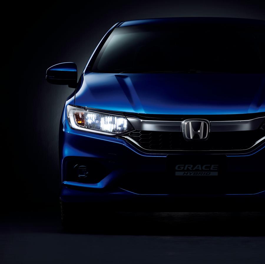 Детали экстерьера Honda Grace Hybrid 2017 года  (фото 4 из 11)